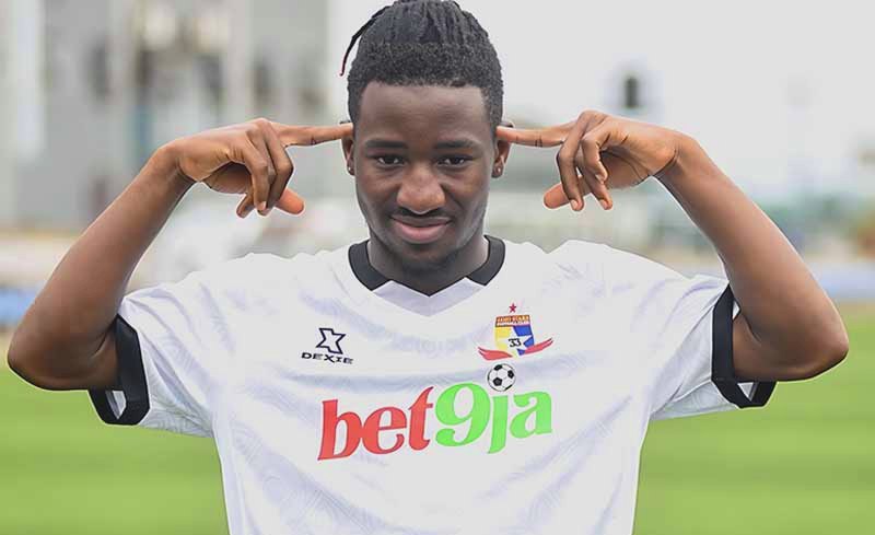 Remo Stars player wearing the new 2025/26 alternate kit by DEXIE Sportswear